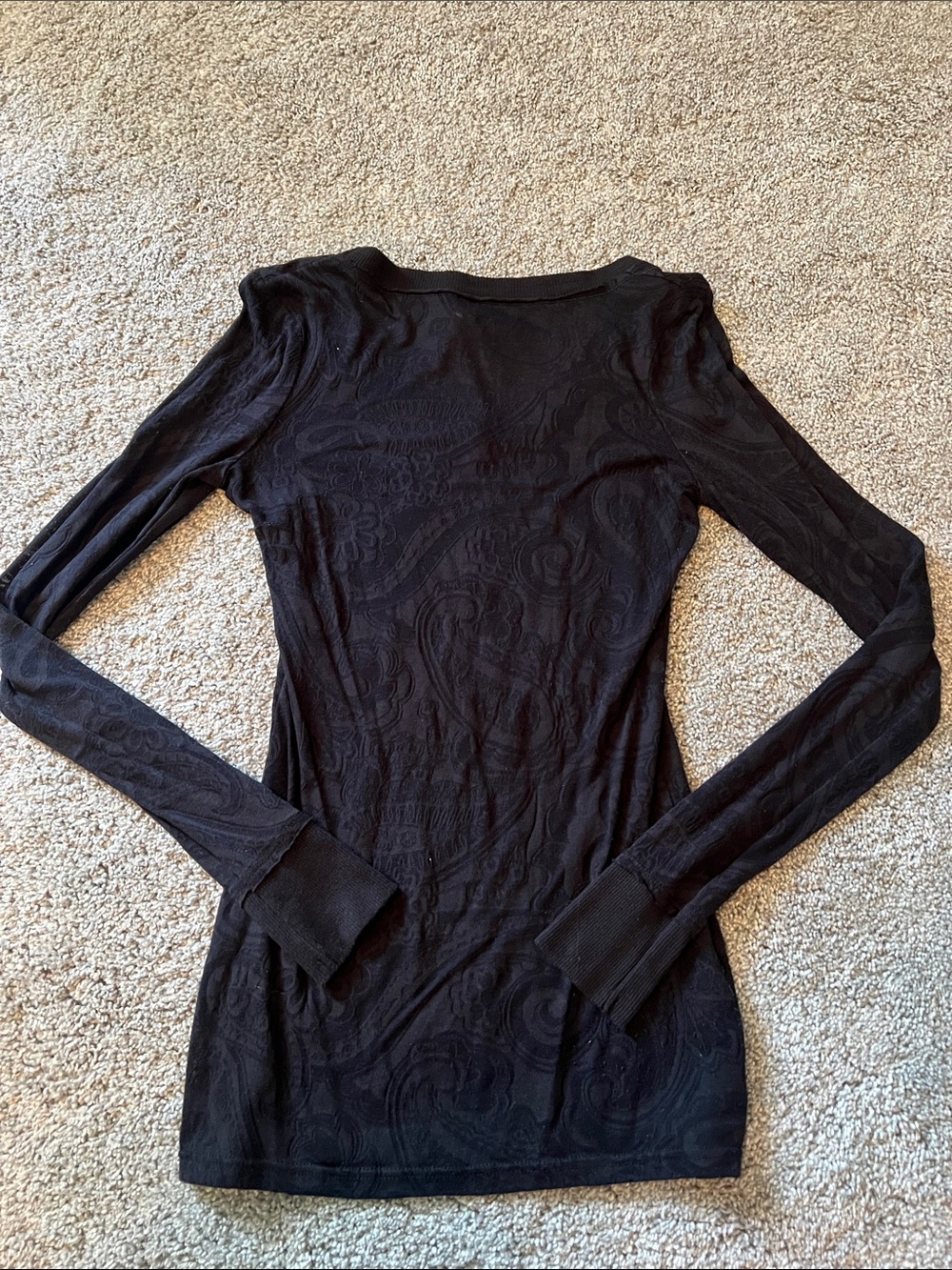 BKE Black Long-Sleeve V-Neck Paisley Texture Top - Picture 3 of 3